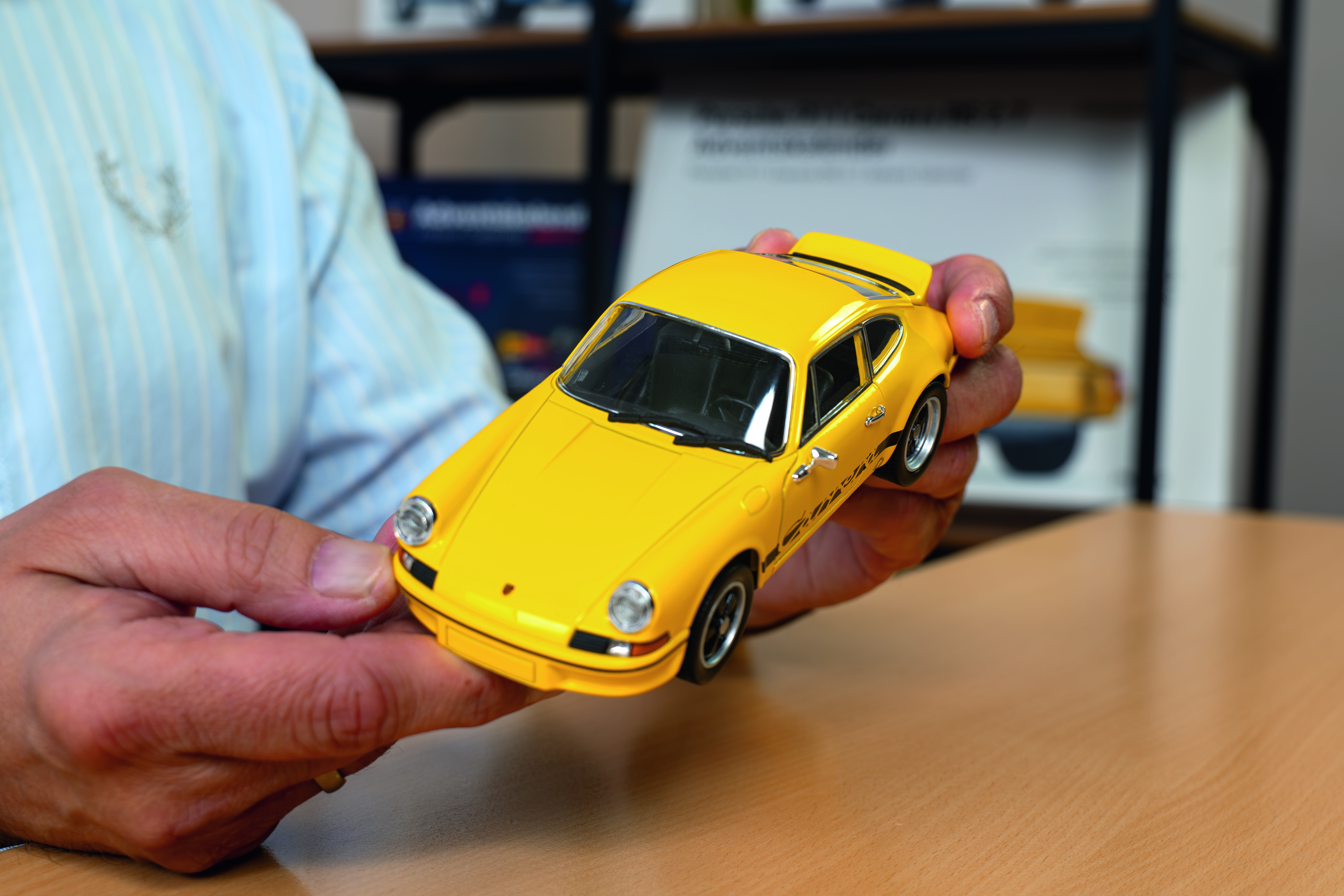 Porsche 911 Carrera RS 2.7 gelb Adventskalender