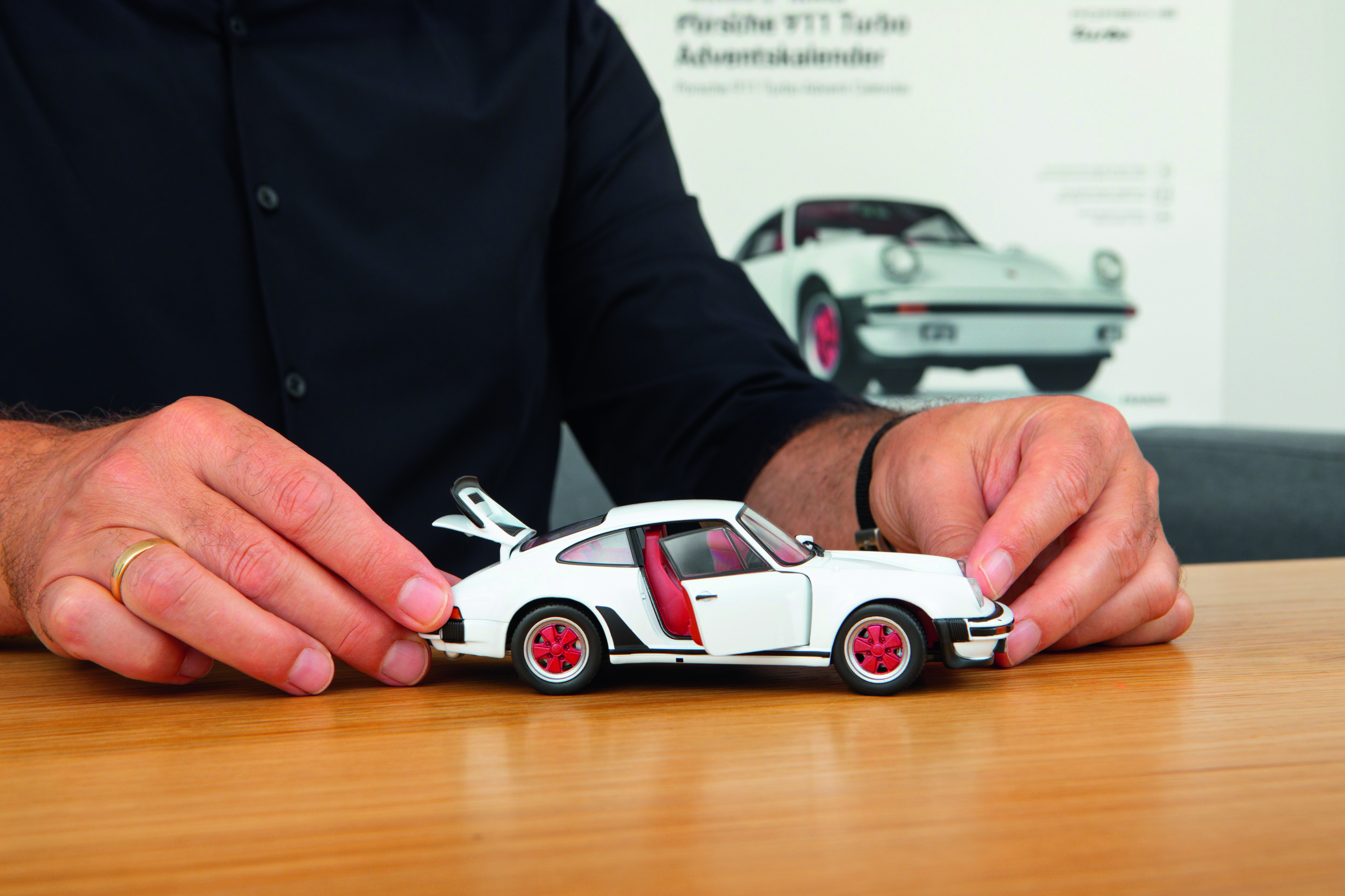 Porsche 911 Turbo Adventskalender 1:24 grandprixweiß