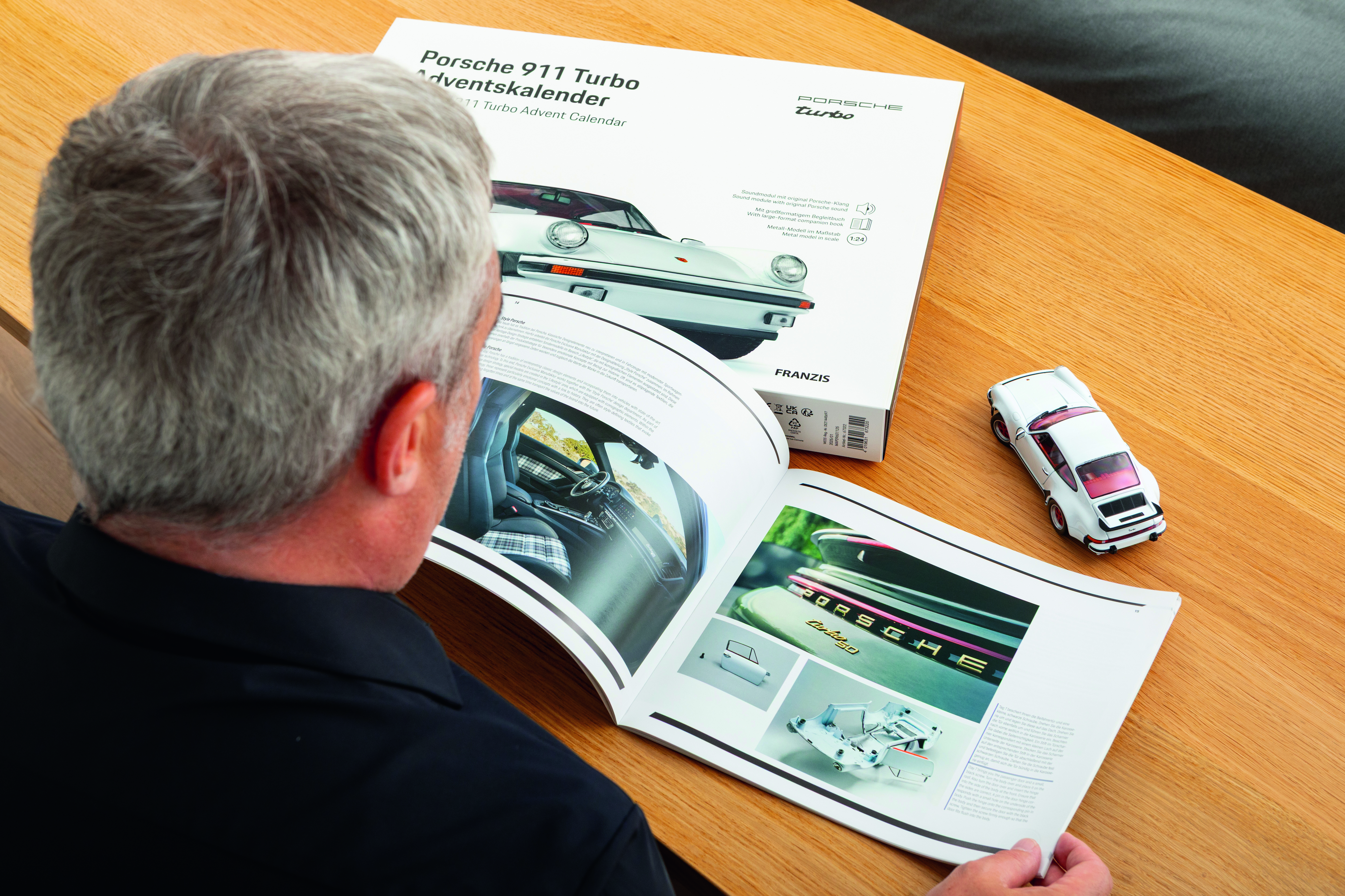 Porsche 911 Turbo Adventskalender 1:24 grandprixweiß