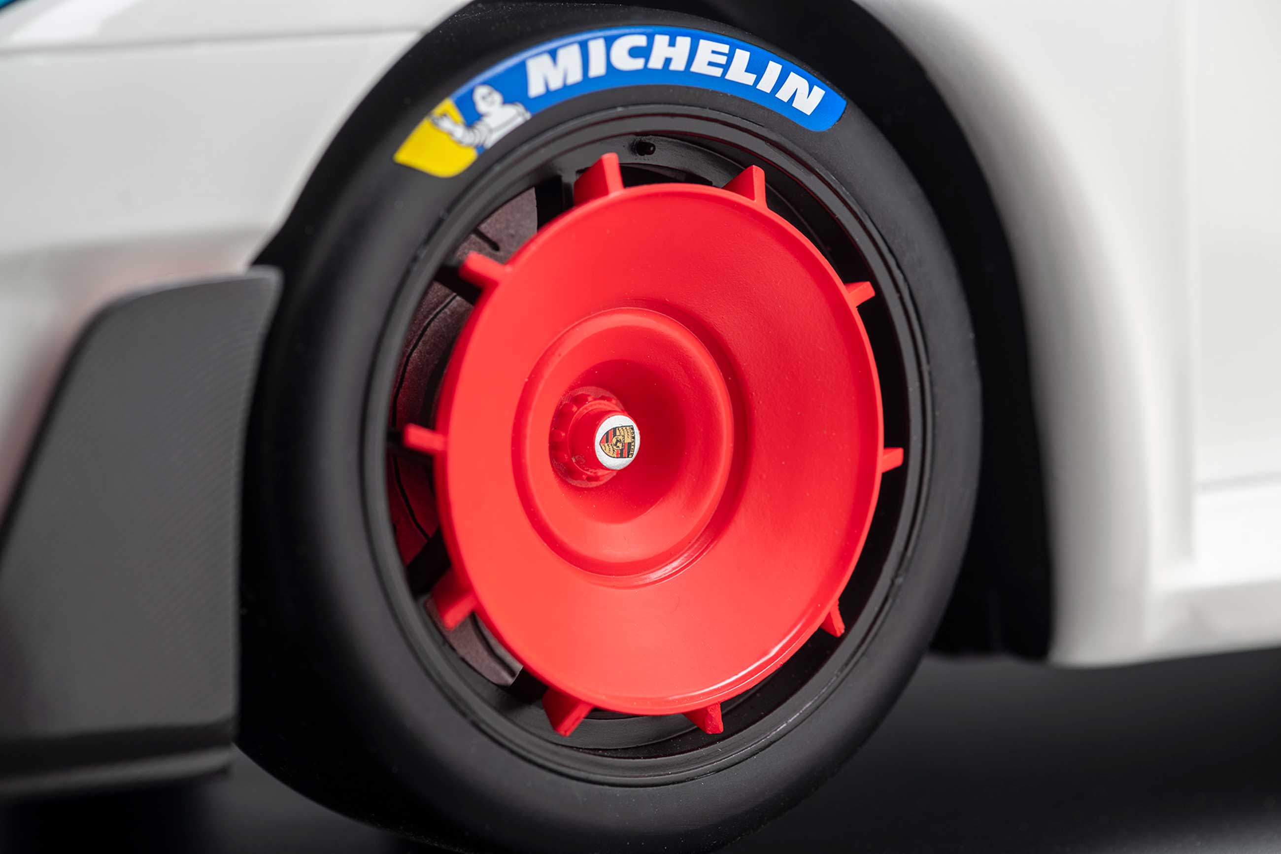 Porsche 935/19 2019 Weiss Martini Design