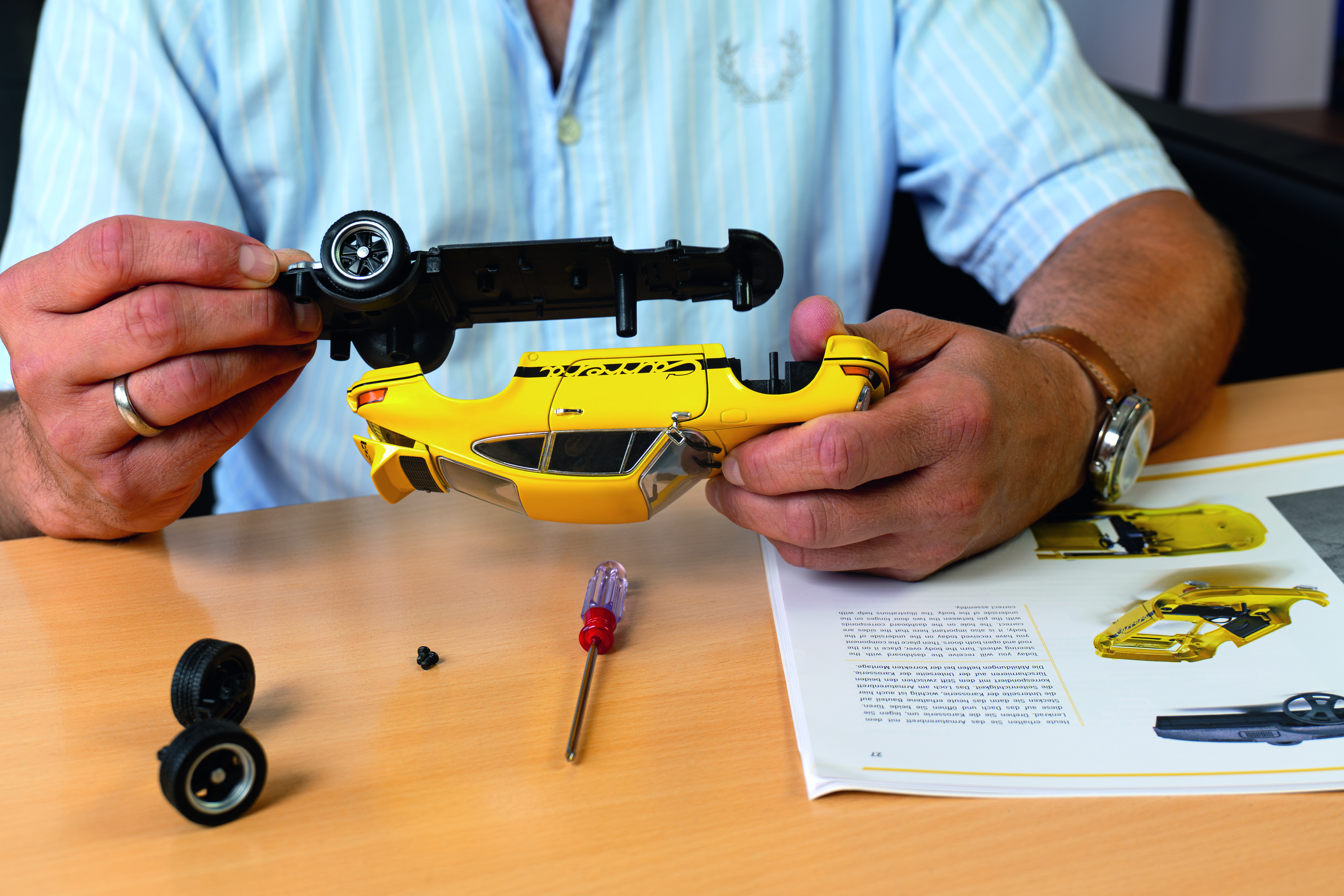 Porsche 911 Carrera RS 2.7 gelb Adventskalender