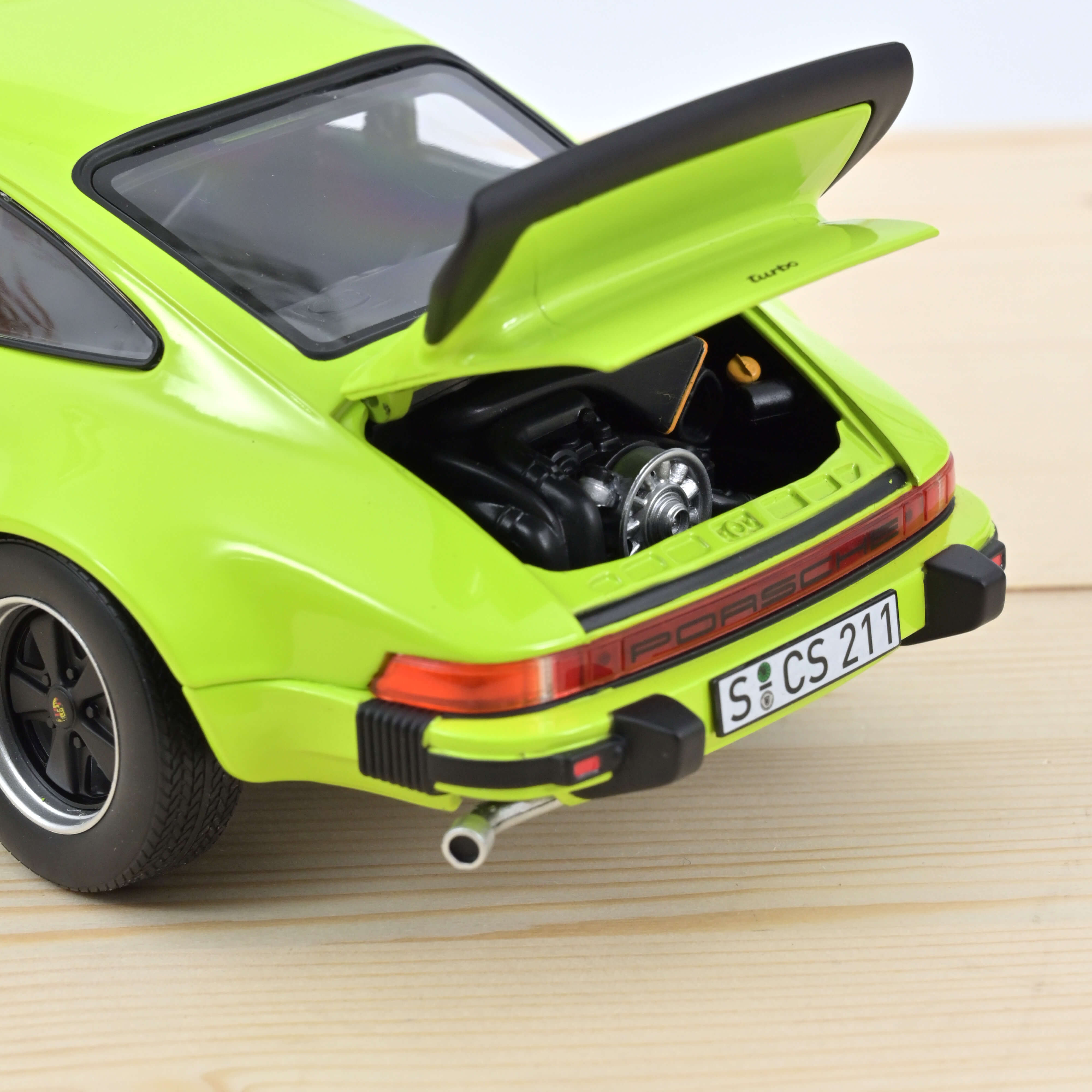 Porsche 911 Turbo 3.0 1976 - light green 1:18