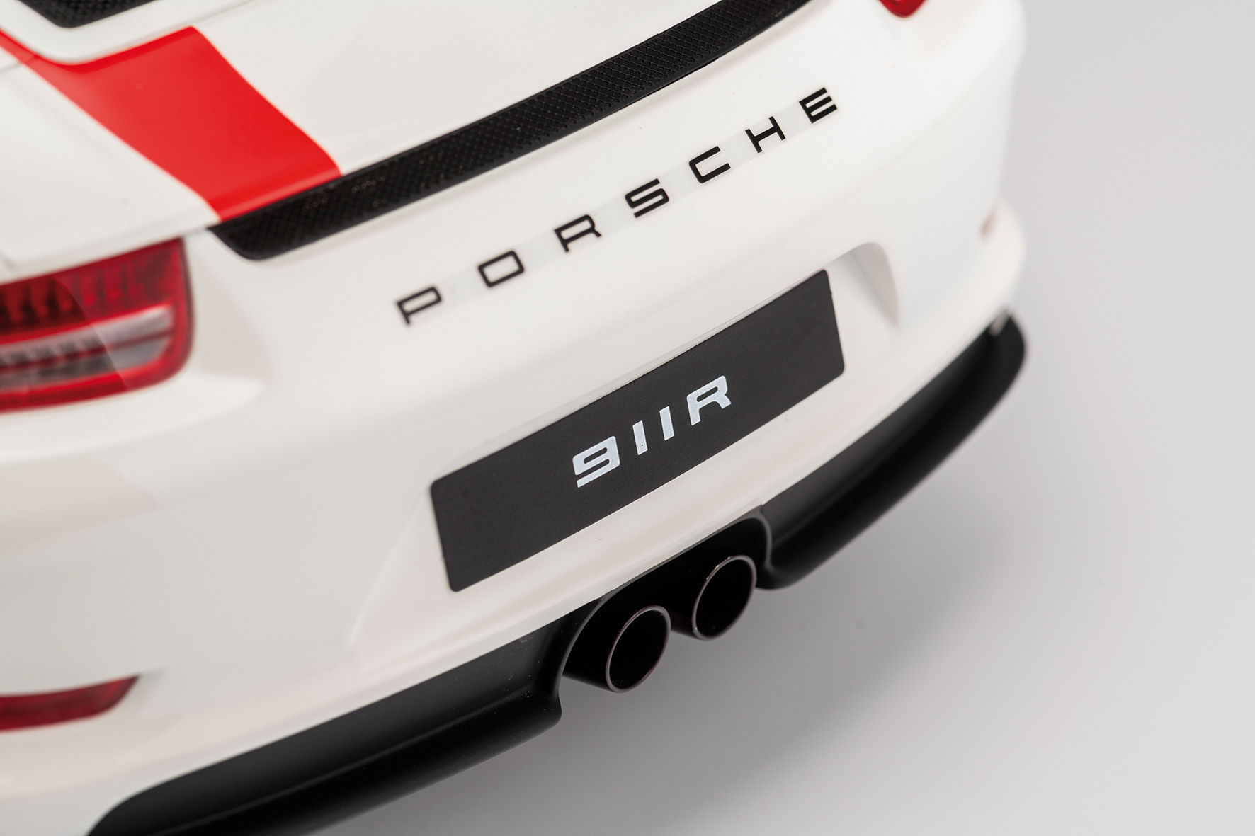 Porsche 911R 2016 1:8