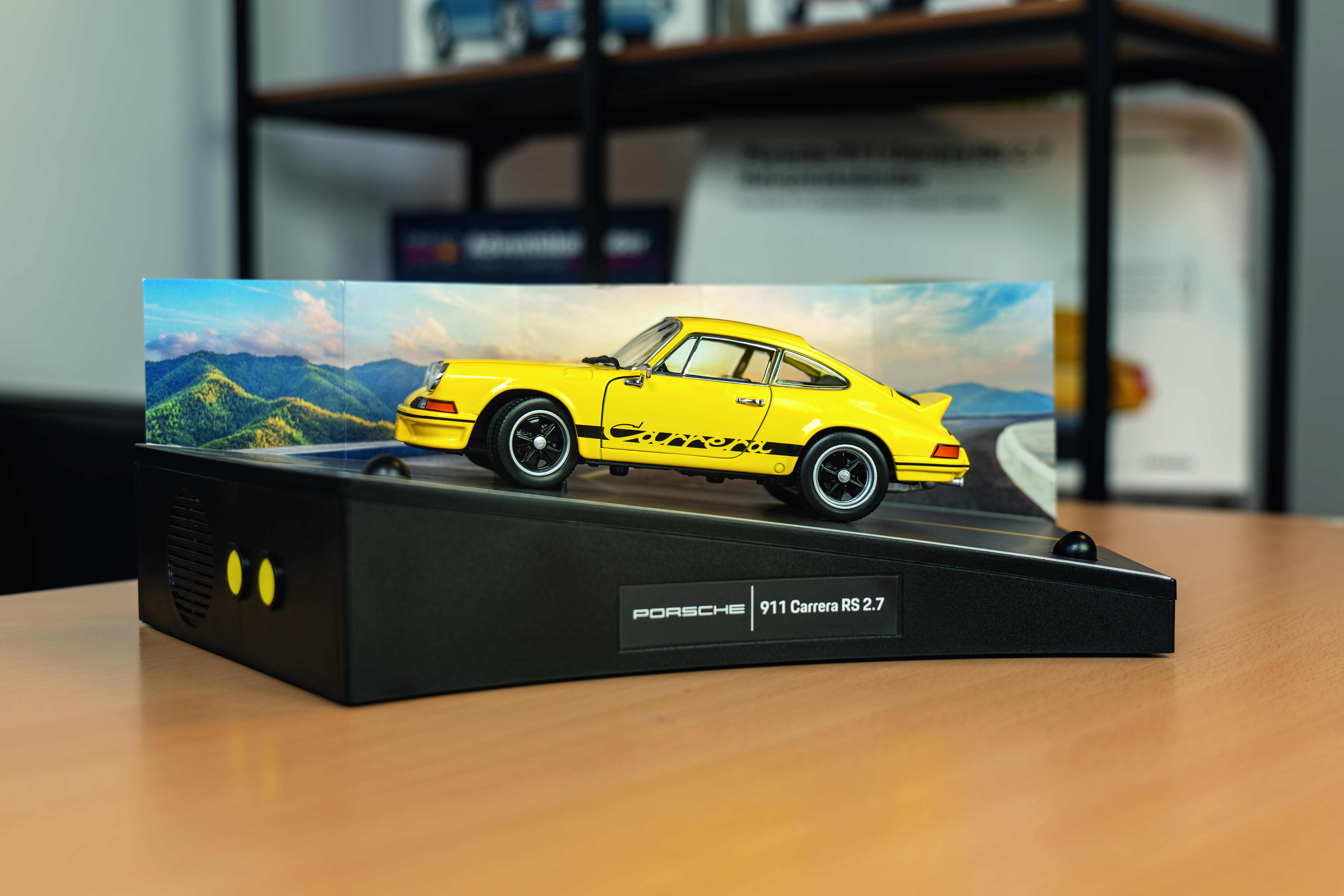 Porsche 911 Carrera RS 2.7 gelb Adventskalender